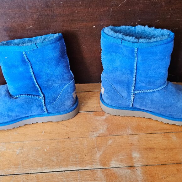 Authentic UGG Short Boots - Picture 2 of 4